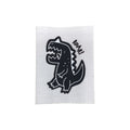 Baumwolllabel mit Aufdruck "schwarzer Dino und ROAR! " in schwarz auf weißem Hintergrund