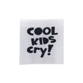 Baumwolllabel mit Aufdruck "cool kids cry!" in schwarz auf weißem Hintergrund