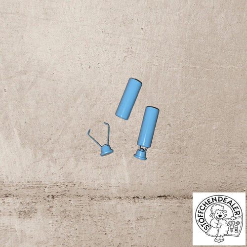 ein Paar Kordelenden in der Farbe jeans